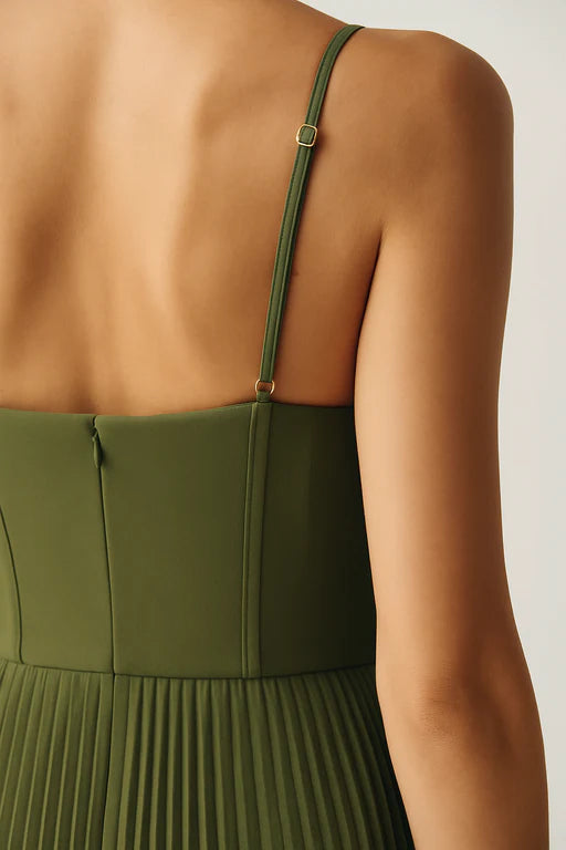 Petra™ | Solid Pleated Midi Dress