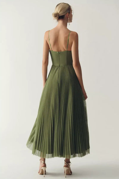 Petra™ | Solid Pleated Midi Dress